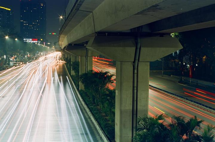 Light Trails [Minolta x-370, 50mm f/1.7, Kodak vision 200T]