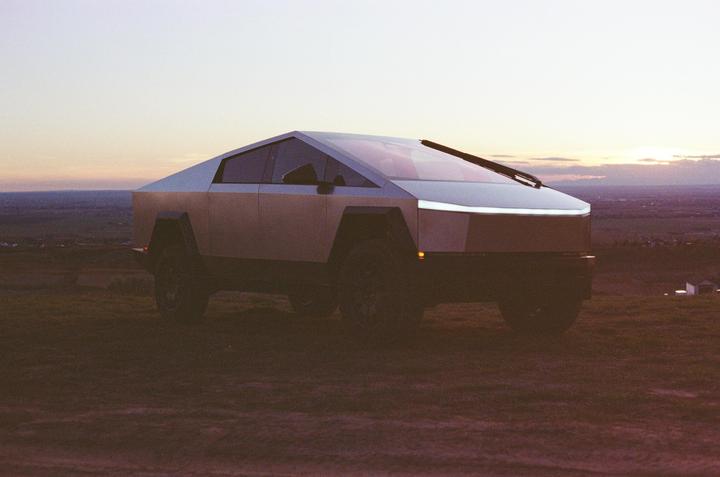 Shot my first ever roll of film! And I decided to photograph the farthest thing from vintage that I could find - a CyberTruck. The film was 15 years expired, which helps with the 80's Sci-Fi look these have. Let me know what you think!