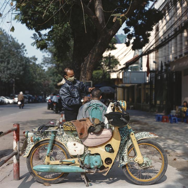 Hanói Haircut [Rolleiflex 2.8D, Fuji NPH]