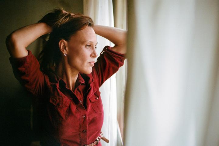 Eva at home [Nikon F100 + Nikkor Ai 50mm f/1.4 + Kodak Portra 400 (pushed +1)].