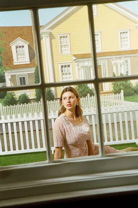 Christina’s Suburban World (Canon EOS 3, 24-70mm 2.8L, Portra 400)