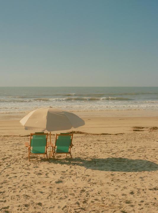 A day at the beach [Mamiya 7, 80mm f4, Portra 400]