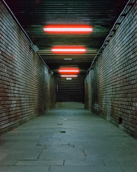 The descent/ Olympus OM2, Zuiko 50/1.4, Cinestill 800t