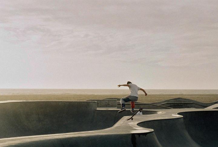 Skater at Venice Beach [Ricoh R1s, Fuji Colour c200, 30mm, f8]