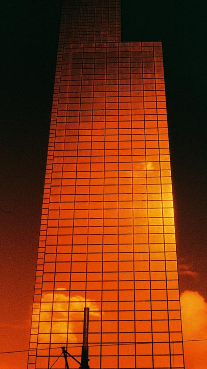 Paint the town red | Olympus OM2 | 50 mm f/1.8 | Harman Red 125