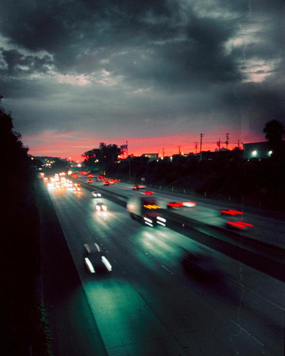 The 10 at Dusk [Kodak vision3 500T, Minolta SRT 101, 28mm f/2.8]