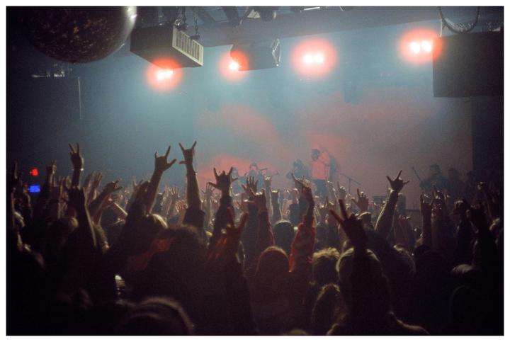Loathe (olympus xa, cinestill 800t)