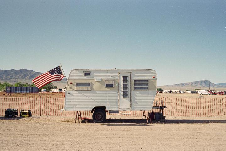 Americana in Nevada (Canonet | expired portra 400)
