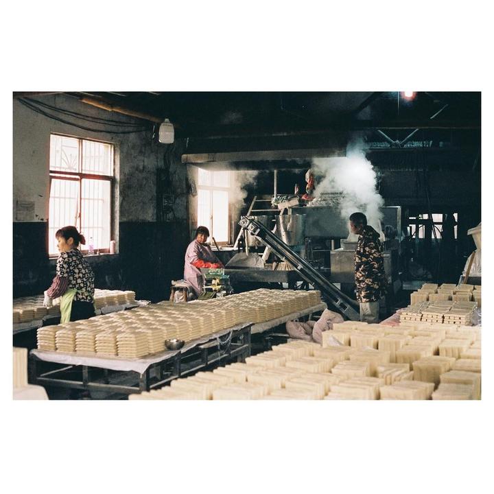 Glimpse into a rice cake factory in rural China (EOS 5, Reflx Lab 400D)