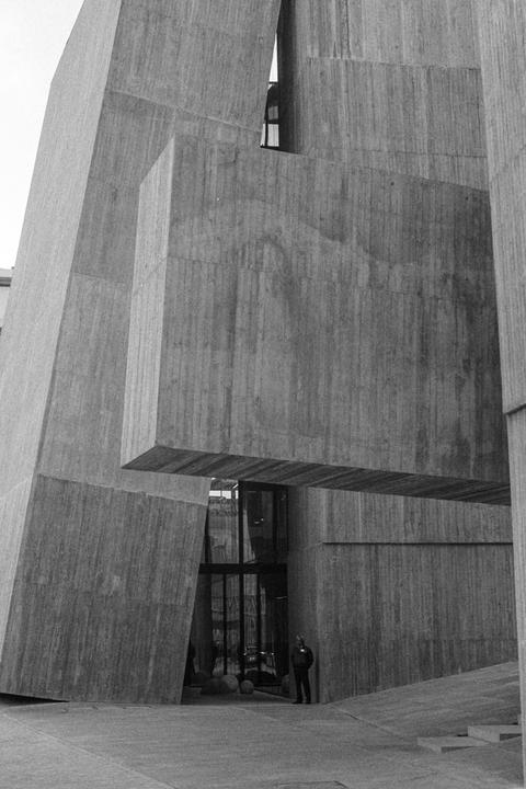 Lisbon 2026 - Agfa Apx 400 (Critique very welcomed)
