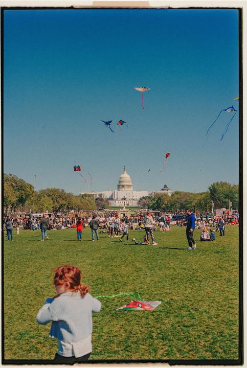 kite day (Nikon F3, Nikkor 50mm 1.4, Kodak Portra 400)