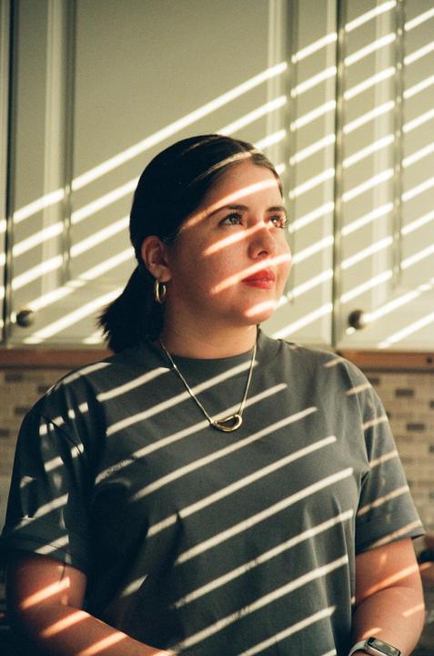 An improvised portrait - (Canon ae1, 50mm, Lomo 800)